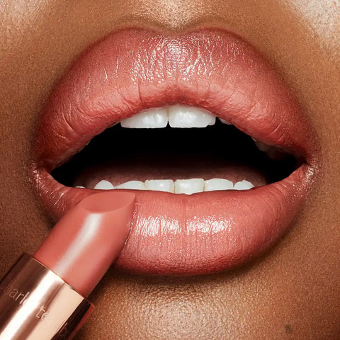 K.I.S.S.I.N.G LIP KIT MAKEUP KIT