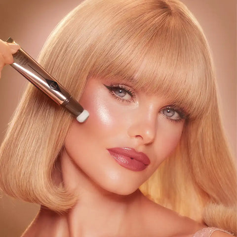 CHARLOTTE’S LEGENDARY BEAUTY ICONS MAKEUP & SKINCARE KIT